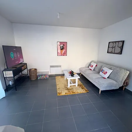 Dom wakacyjny Maison Entiere Avec Jardin , Proche Bordeaux, Rocade Et Arkea Arena *
